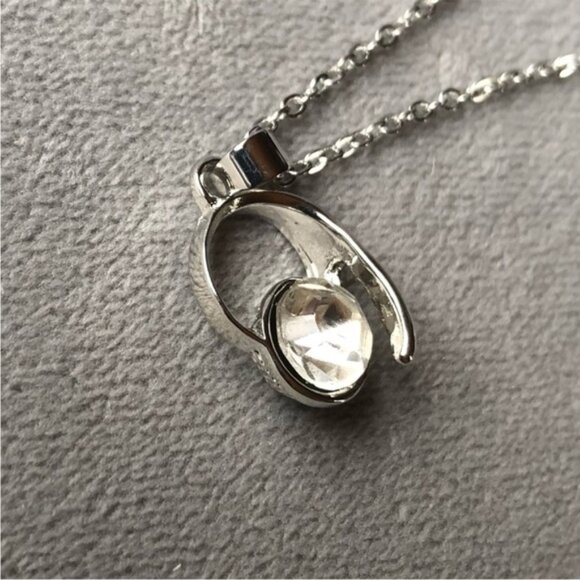 Crystal Pendant with Silver Wishbone Design Brand New - Picture 1 of 6